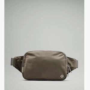 Lululemon Everywhere Belt Bag Large Grey Sage NWT